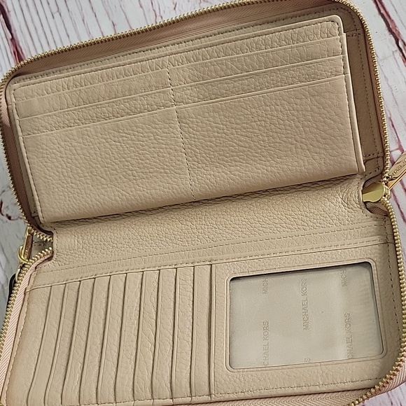 Michael Kors Beige Wallet Leather Lauryn Wallet NWOT - Picture 7 of 8